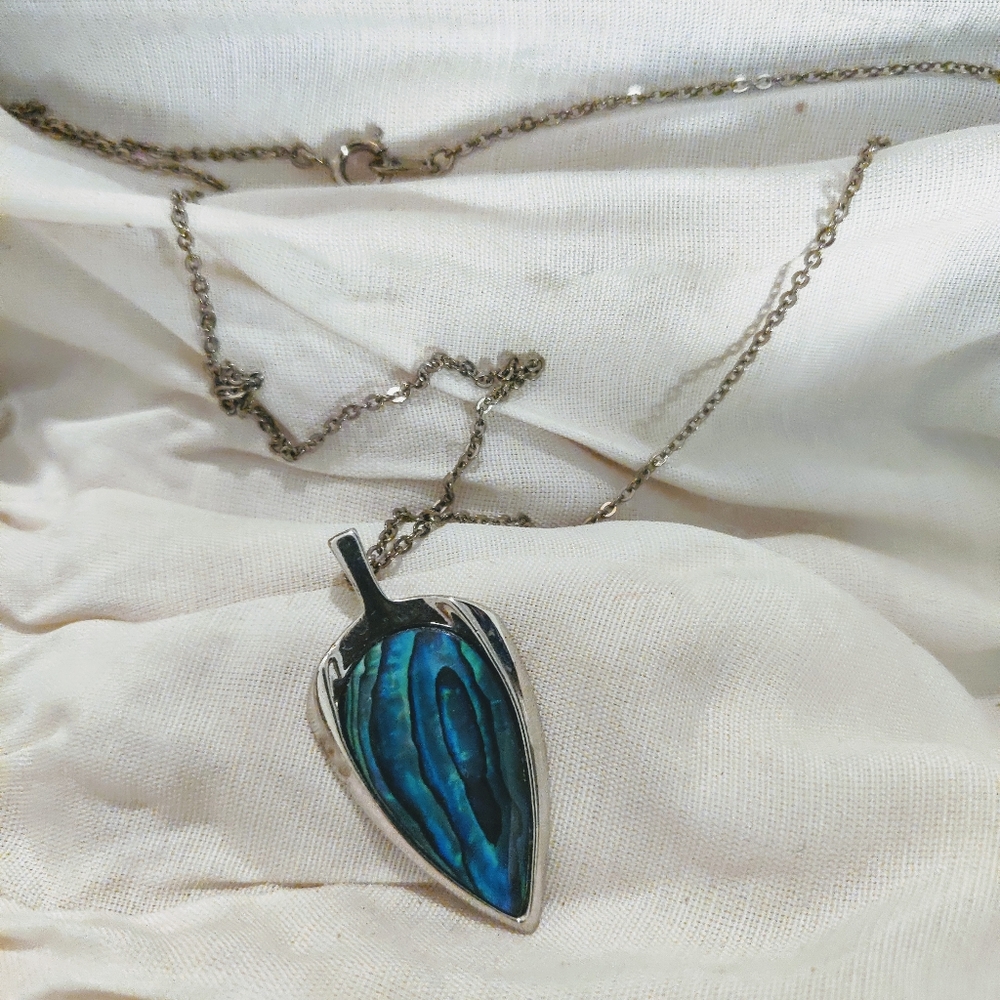 Ariki Paua

Arrow Shaped Pendant Necklace NS